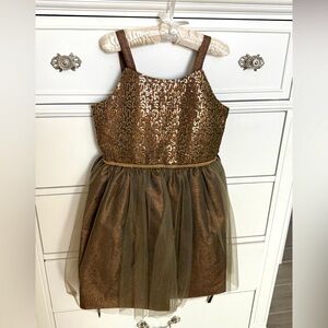 Girls semi / formal dress
Brand: Ronnie Jean
Size: 10